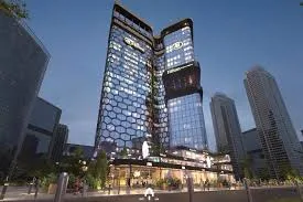 ستثمار المطاعم الفاخرة: مطعم بـڤيو بانورامي في Hilton Tower
