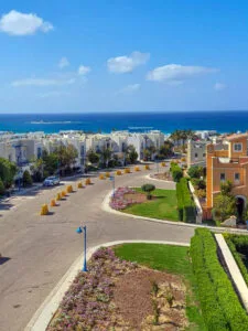 شاليه 3 غرف للبيع في Plage الساحل الشمالي: استثمارك الأمثل مع “ماونتن فيو” بتقسيط 10 سنوات - Thumbnail 2